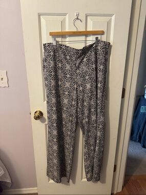 New York & Company Black and White Straight-Leg Patterned Pants